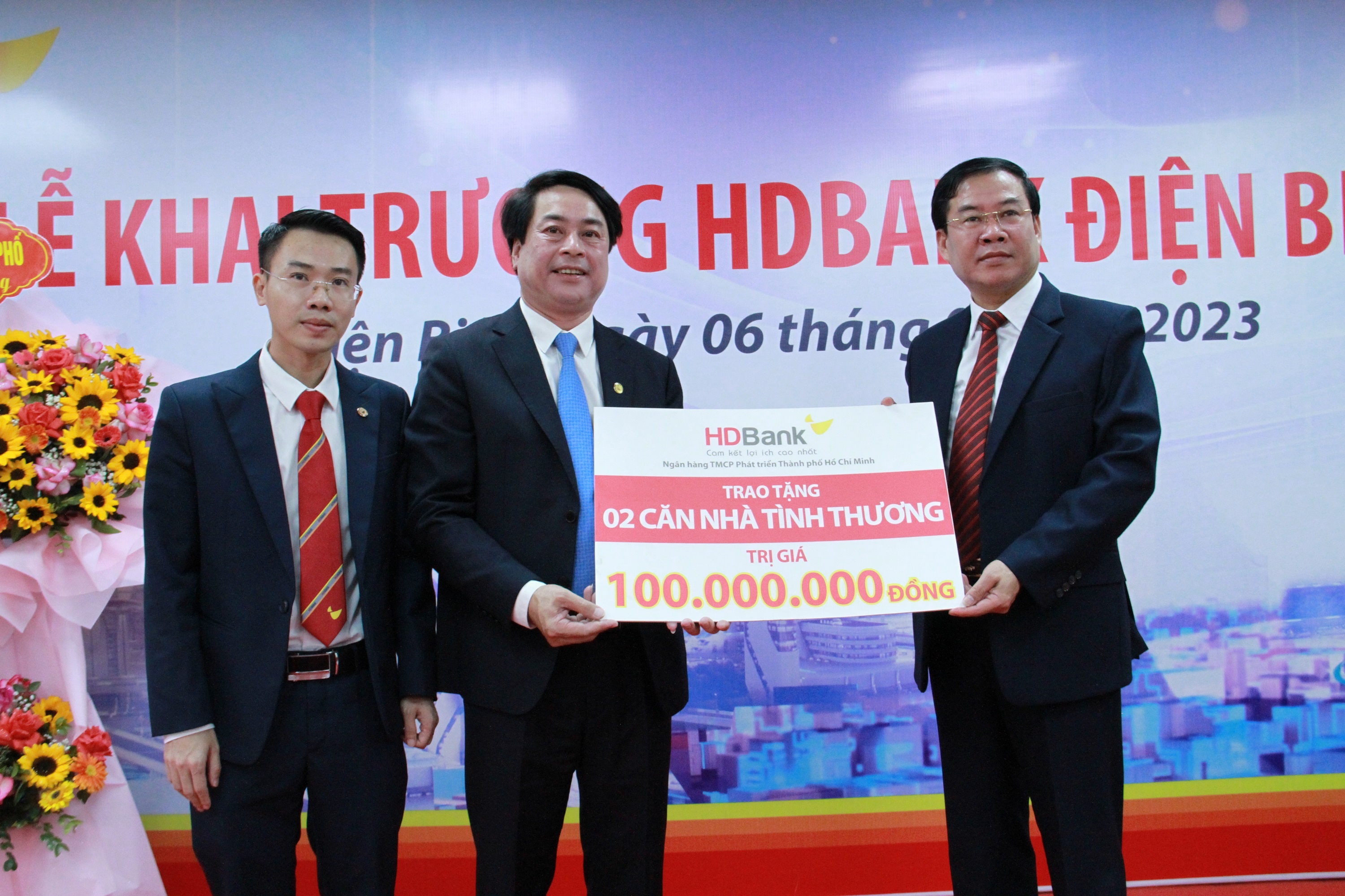 Đến vùng đất hoa ban, HDBank phục vụ tài chính hơn nửa triệu dân Điện Biên