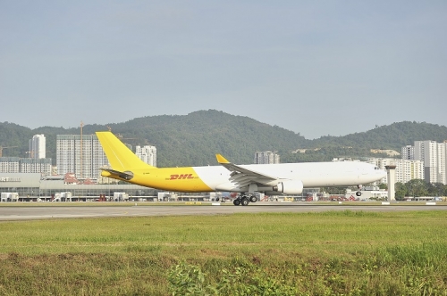 dhl express tang khoi van chuyen bang may bay airbus a330 300