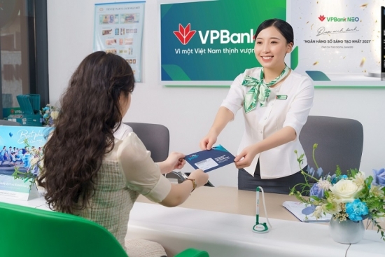 Gửi tiết kiệm tại VPBank, hơn 7.000 khách hàng trúng giải thưởng giá trị
