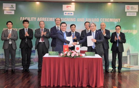 Vietcombank và JBIC ký hợp đồng tài trợ vốn cho các dự án năng lượng tái tạo
