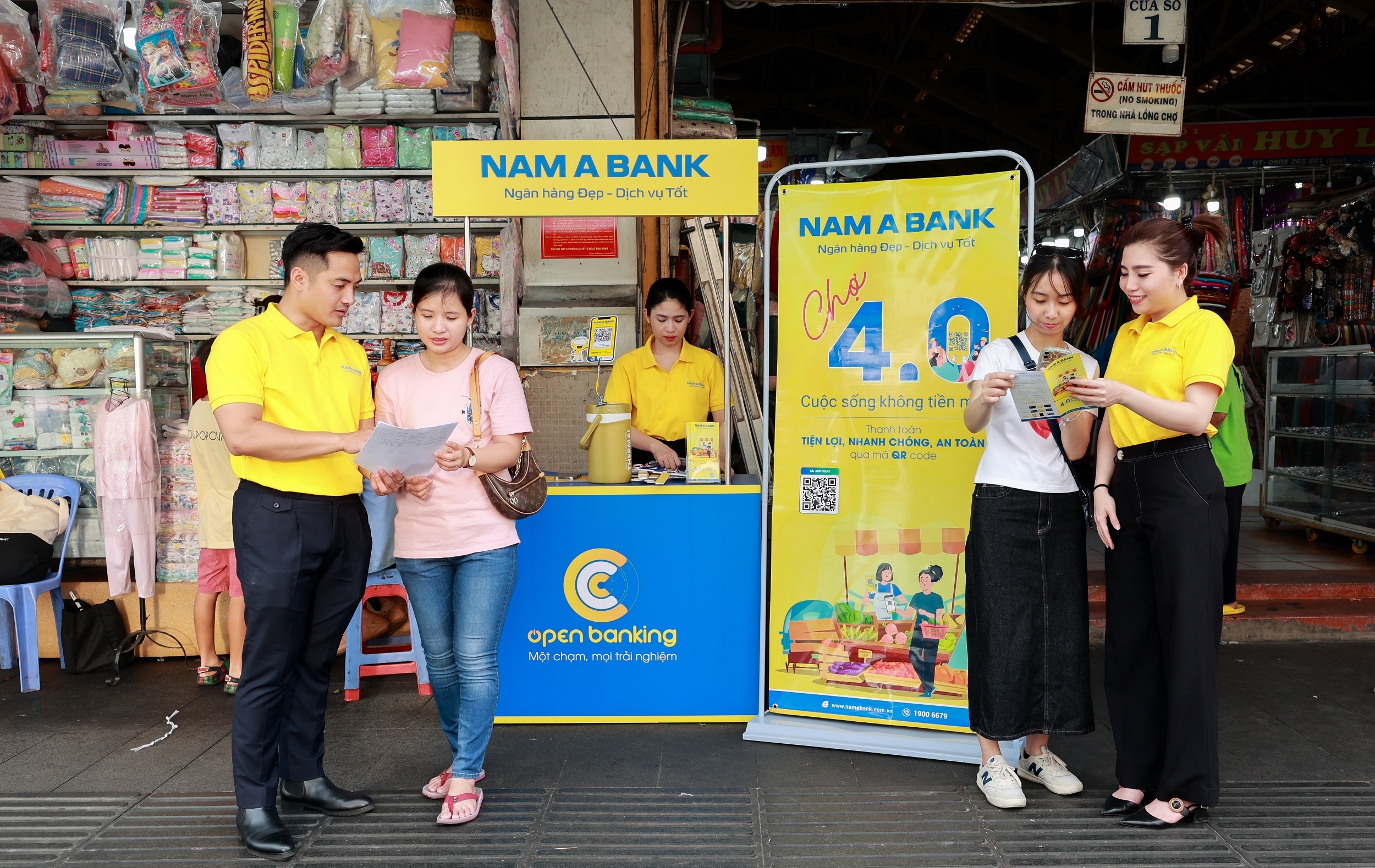 Nam A Bank triển khai chương trình “Chợ 4.0 – Cuộc sống không tiền mặt” phủ sóng tại các chợ trên địa bàn TP HCM.