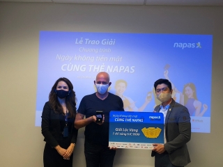 NAPAS trao tặng vàng SJC 9999 cho khách hàng thanh toán bằng thẻ chip nội địa