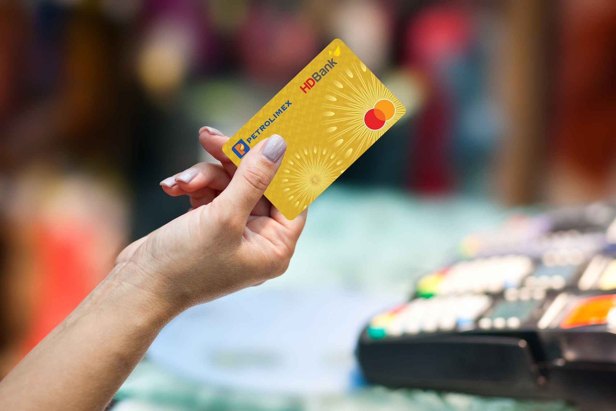 Thanh toán không tiền mặt dễ dàng với siêu thẻ 4 trong 1 HDBank Petrolimex
