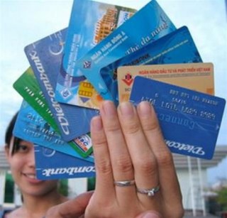 Phát hành thẻ ghi nợ nội địa là dịch vụ phải đăng ký hợp đồng mẫu