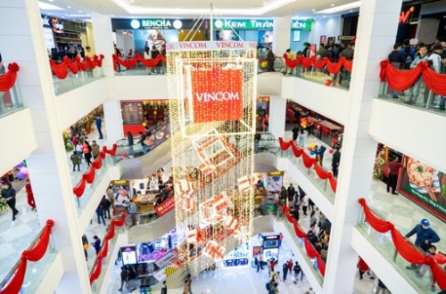 vincom plaza hien dai nhat cam pha don hang nghin khach hang ngay sau khi mo cua