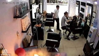 Một chiếc iPhone bất ngờ phát nổ ngay trong tiệm salon tại Việt Nam