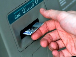 PVcomBank thông tin chính thức về vụ việc rút tiền tại ATM nhận được giấy
