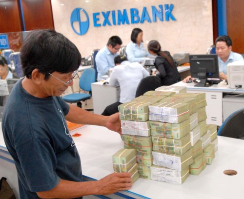 eximbank tang qua cho khach gui tiet kiem