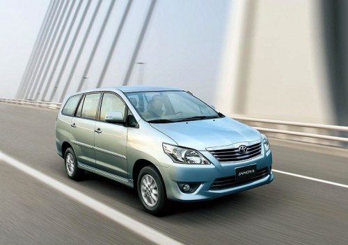 hon 760 chiec toyota innova bi trieu hoi do loi cua sau