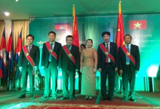 BIDV/BIDC được trao tặng Huân chương cao quý nhất của Hoàng gia Campuchia