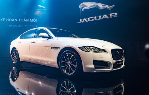 jaguar ra mat sedan hang sang co trung voi 2 tuy chon dong co