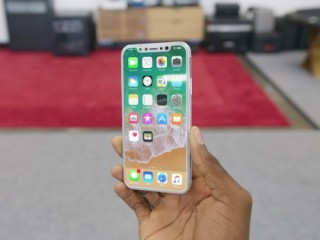 Người dùng không mấy quan tâm đến màn hình không viền trên iPhone 8