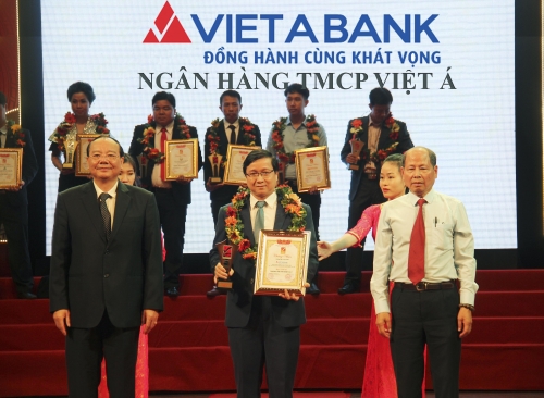 vietabank nhan danh hieu top 10 thuong hieu tin nhiem 2017