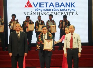 VietABank nhận danh hiệu Top 10 thương hiệu tín nhiệm 2017