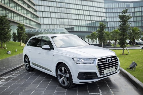 audi viet nam cong bo gia q3 va q7 moi