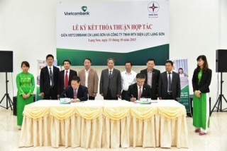 Vietcombank Lạng Sơn ký kết thỏa thuận hợp tác với PC Lạng Sơn