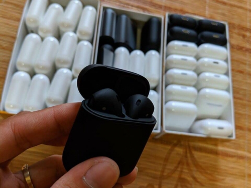 canh giac tai nghe airpod 2 nhai o at tran ve viet nam