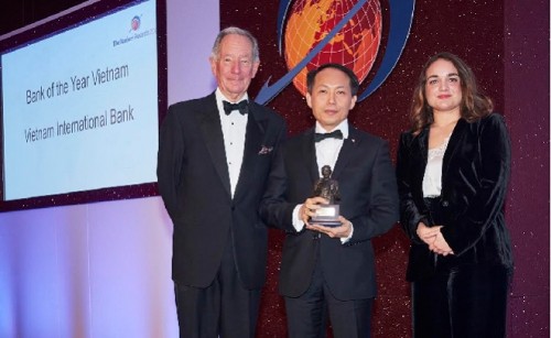 vib duoc vinh danh la bank of the year 2015 tai viet nam