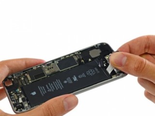 Thay pin mới - iPhone cũ có thể hết ì ạch