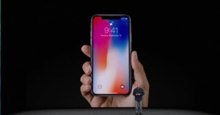 Bất chấp tất cả, iPhone X vẫn nhận được người dùng hào hứng ủng hộ