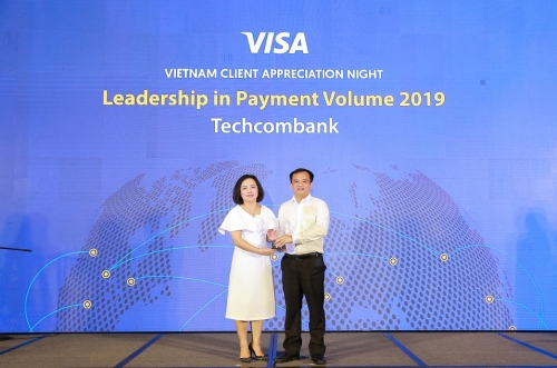 techcombank dung dau toan thi truong ve doanh so thanh toan qua the visa