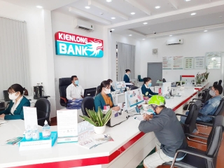 Kienlongbank giảm lãi suất vay 3% đối với khách hàng bị ảnh hưởng bởi hạn hán và xâm mặn