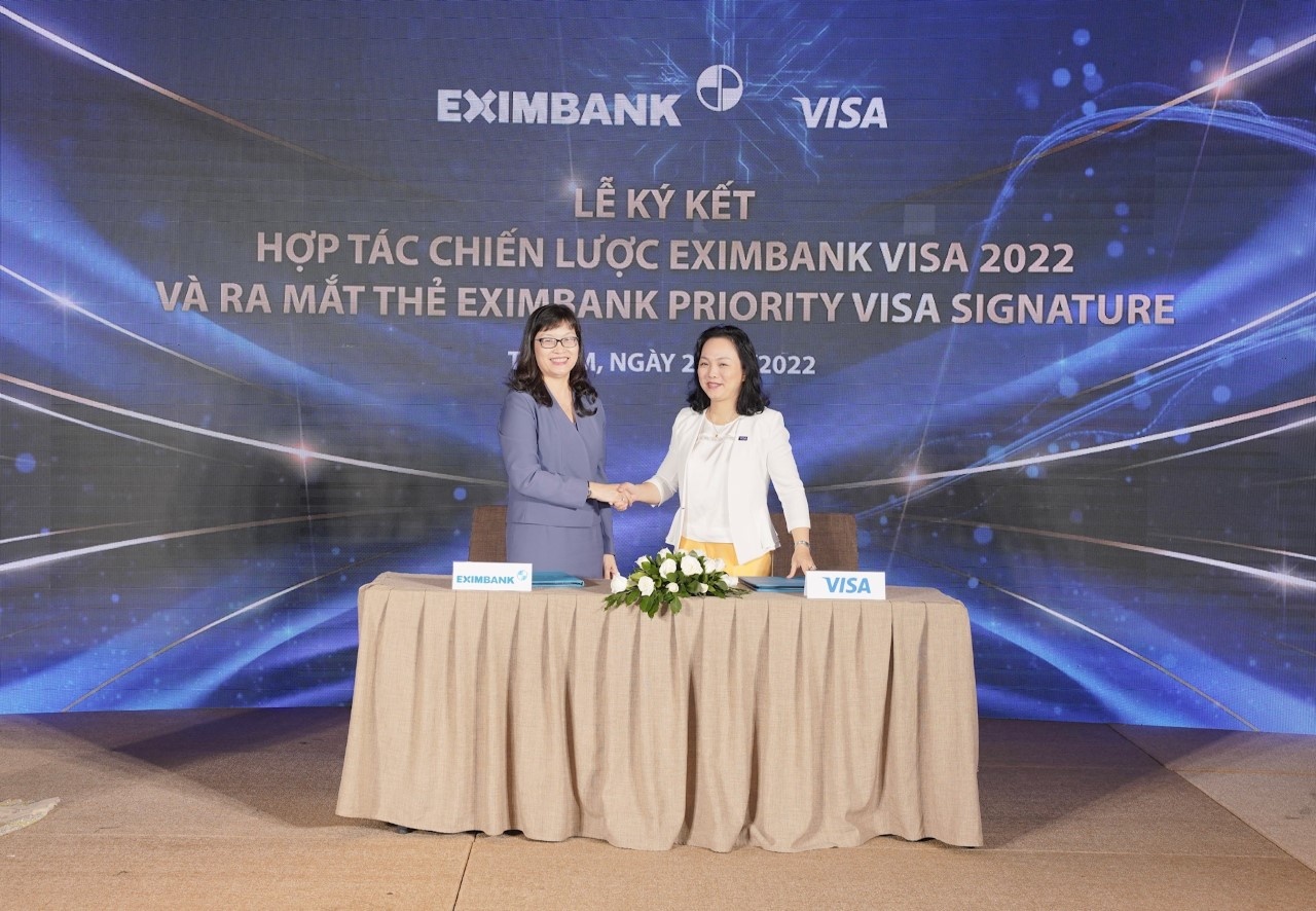 eximbank va visa hop tac chien luoc ra mat dong the cao cap