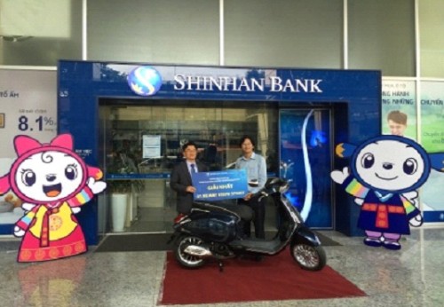 shinhan bank trao thuong cho khach hang
