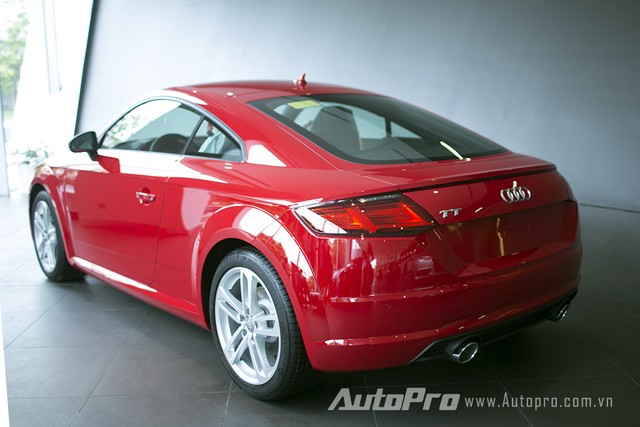 Audi TT thế hệ mới có chiều dài như tương đương với phiên bản trước 4,18 m, tuy nhiên chiều dài cơ sở tăng thêm 37 mm thành 2.505 mm làm ngắn lại khoảng cách đầu xe tới trục trước