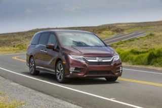 Honda Odyssey 2018 có giá từ 30.890 USD