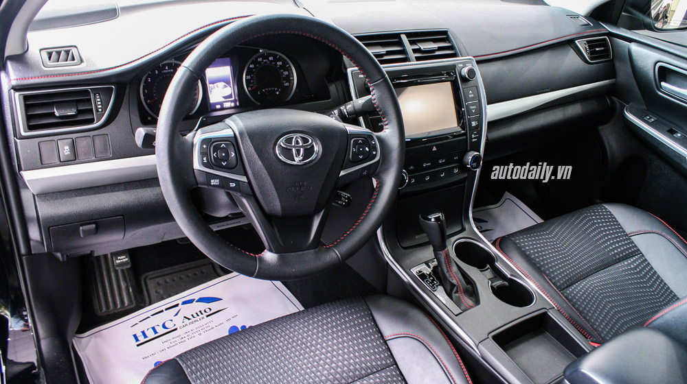 Camry-SE-2015-(10).jpg