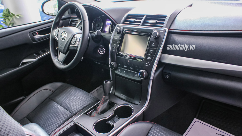 Camry-SE-2015-(11).jpg