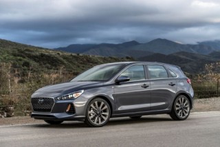 Hyundai Elantra GT 2018 có giá bán từ 20.235 USD