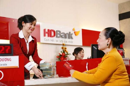 hdbank duoc phat hanh them the tra truoc dinh danh noi dia