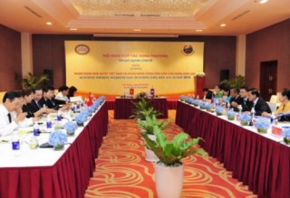 Phát triển sâu sắc hơn quan hệ hợp tác giữa hai NHTW Việt - Lào
