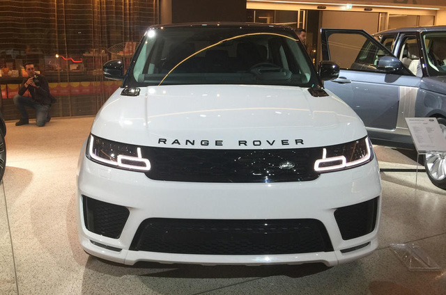 Lần đầu chiêm ngưỡng vẻ đẹp bằng xương, bằng thịt của Range Rover Sport 2018 - Ảnh 1.