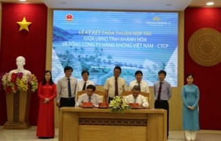 Tỉnh Khánh Hòa và Vietnam Airlines ký kết thỏa thuận hợp tác