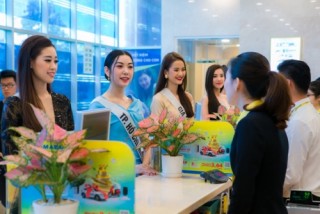 Hoa hậu trải nghiệm dịch vụ tài chính Nam Á Bank