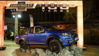 Chevrolet Colorado Centennial 2018 phiên bản giới hạn có giá 849 triệu đồng